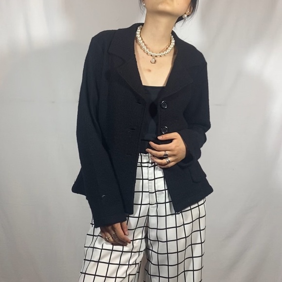 Vintage Sweaters - TREAT YOURSELF $15 CHRISTMAS DEALS
100% wool structured cardigan